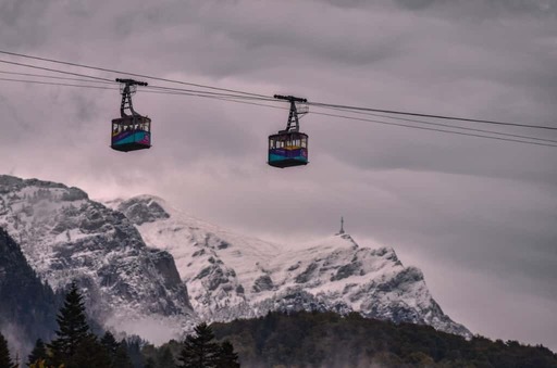 Probleme în funcţionarea instalaţiilor de transport pe cablu de la Sinaia, din cauza vântului puternic