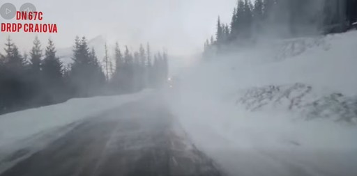 Direcţia Regională de Drumuri şi Poduri Craiova: Vizibilitate scăzută şi suluri de zăpadă pe DN 67C, între Novaci si Rânca, din cauza viscolului - FOTO, VIDEO