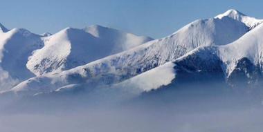 Patru turişti din Republica Moldova au rămas blocaţi în Refugiul Călţun, din Făgăraş/ Din cauza viscolului, salvamontiştii nu au putut interveni duminică seară, urmând să plece către ei luni dimineaţă/ Turiştii nu au probleme medicale
