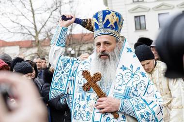 Douăzeci de butoaie cu apă sfinţită de câte 500 de litri au fost pregătite, de Bobotează, pentru credincioşi, la Catedrala Mitropolitană din Iaşi