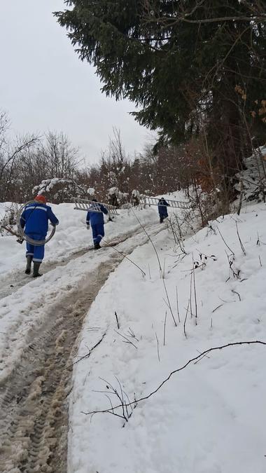 Alba: Numărul consumatorilor care nu au electricitate a crescut din nou, la peste 4.800/ Sunt afectate nouă unităţi administrativ-teritoriale/ În judeţ sunt dislocate 24 de generatoare