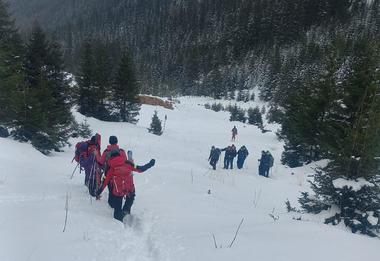 Braşov: Turiştii, sfătuiţi să renunţe la activităţile montane desfăşurate în afara domeniilor amenajate şi securizate, pe fondul înrăutăţirii vremii