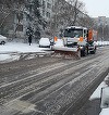 Primăria Capitalei: 312 utilaje de salubrizare şi 1.144 de muncitori din toate sectoarele sunt pe străzi, în acest moment. Curăţă zăpada şi împrăştie material antiderapant