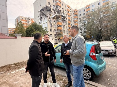 Primarul Sectorului 5, Vlad Popescu Piedone, anunţă că a decis scutirea de la plata taxelor şi impozitelor locale pentru proprietarii apartamentelor din blocul în care s-a produs explozia din 2025