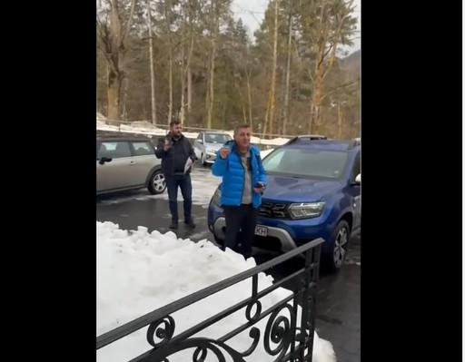 Scandal la o firmă a Consiliului Local Sinaia, unde doi consilieri locali care au dorit să depună nişte reclamaţii nu au fost primiţi. Reprezentanţii firmei au chemat Poliţia care, în urma sandalului, a emis ordine de protecţie şi a deschis dosar penal
