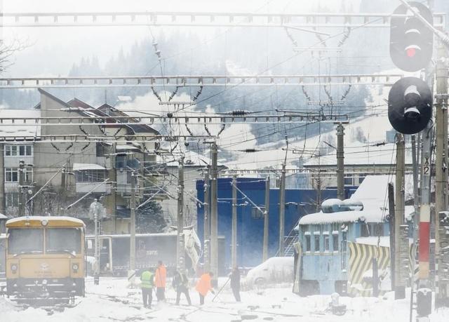 CFR ia măsuri speciale în condiţiile gerului extrem prognozat pentru perioada 17-21 ianuarie/ Reprezentanţii companiei avertizează călătorii că sunt posibile întârzieri ale trenurilor, determinate de limitări tehnice punctuale