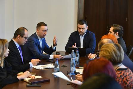 Primarul Capitalei anunţă că a fost găsită o primă soluţie pentru problema căldurii şi a apei calde în Bucureşti: Amplasarea a 24 de containere modulare pentru prepararea agentului termic în zonele cu dificultăţi