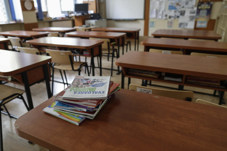 Sindicate din învăţământul preuniversitar solicită abrogarea prevederilor legale care permit creşterea numărului de elevi din clase