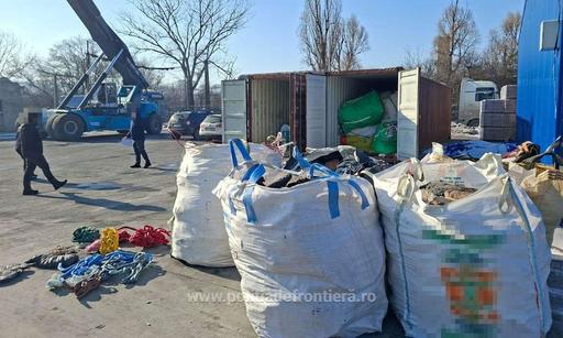 Două containere încărcate cu 40 de tone de deşeuri, descoperite în Portul Constanţa / În interior erau furtunuri, cabluri, bucăţi de material rigid / Transportul provenea din Tunisia 