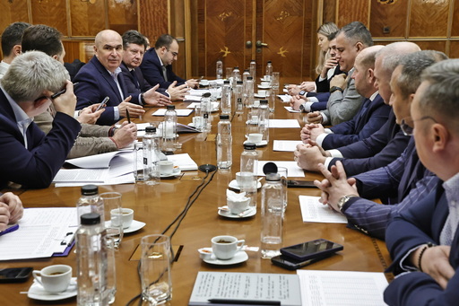 Prima şedinţă a Grupului de lucru pentru repartizarea impozitelor către autorităţile administraţiei publice locale, premierul Bolojan a participat la discuţii: S-a conturat o susţinere pentru păstrarea integrală a impozitului pe venit la primării