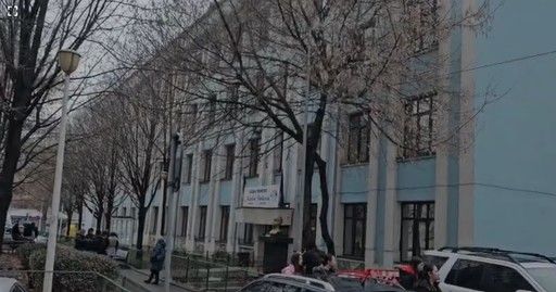 UPDATE - Miros de gaze în zona unui liceu din Slatina/ Peste 200 de persoane - elevi şi angajaţi, evacuate preventiv/ Măsurătorile nu au indicat prezenţa gazului metan/ Activitatea şcolii poate fi reluată - VIDEO