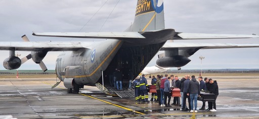 Trupurile celor şapte suporteri ai PAOK Salonic, morţi în accidentul din Timiş, transportate în Grecia cu un avion militar