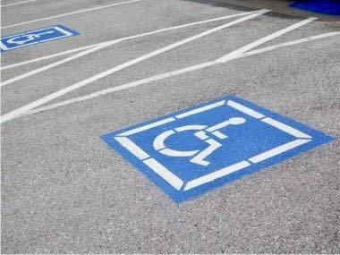 Reprezentanţii persoanelor cu handicap cer schimbarea legii care elimină scutiri la plata taxelor şi impozitelor: Măsurile de protecţie socială sunt transformate din drepturi fundamentale în favoruri administrative