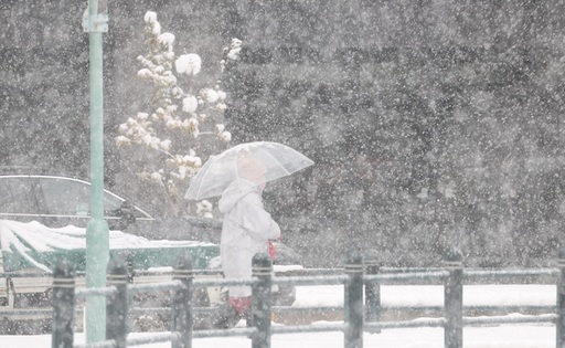 Meteorologii anunţă precipitaţii şi răcirea accentuată a vremii / La munte se va depune strat nou de zăpadă / Ninsori şi în Moldova, Transilvania, Maramureş şi Dealurile de Vest / Cod galben de vânt puternic