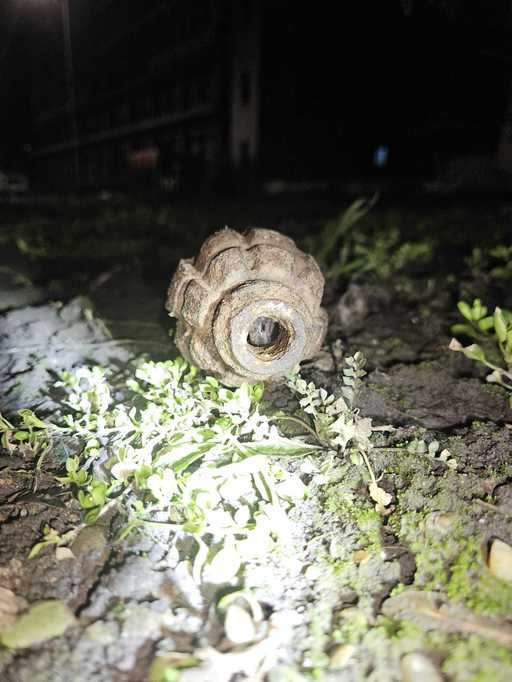 Carcasă de grenadă rămasă neexplodată, descoperită în zona Gării din municipiul Galaţi