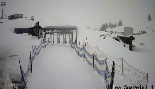Domeniul schiabil din Sinaia, închis. Vânzarea cartelelor pentru telegondola care urcă din Sinaia la cota 2000, sistată din cauza vântului puternic