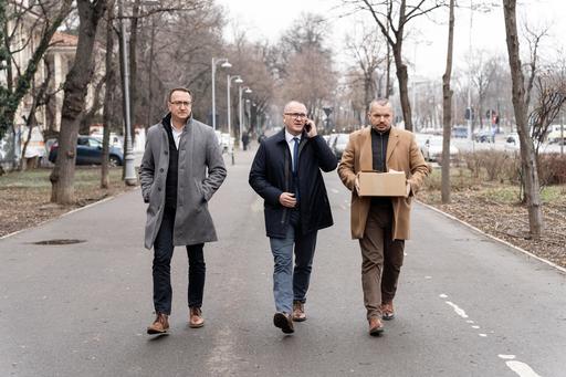 Primarii din Miercurea Ciuc, Gheorgheni şi Odorheiu Secuiesc au depuse liste cu peste 10.000 de semnături la Cancelaria premierului, solicitând un cadru legal în care autorităţile locale să poată reduce taxele din acest an