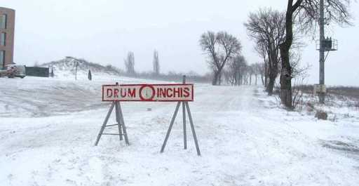 UPDATE - Traficul rămâne închis pe A7 Ploieşti-Adjud şi pe tronsoane din opt drumuri naţionale, din cauza zăpezii şi a viscolului/ Restricţii de tonaj pe A2 Bucureşti-Cernavodă