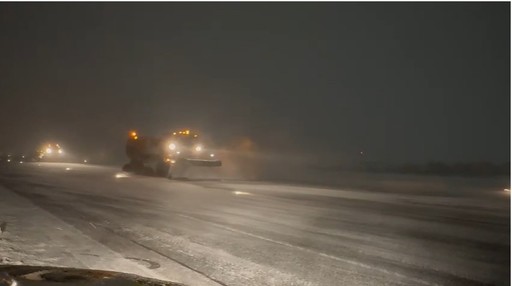 COD GALBEN DE NINSORI ŞI VISCOL - Aeroporturile Capitalei - Nu sunt curse anulate, pot fi întârzieri / Trafic rutier dificil în judeţele Brăila, Ialomiţa, Buzău şi Prahova/ Copaci căzuţi în Bucureşti  / Anunţul CNAIR / Cum se circulă pe A2 - VIDEO