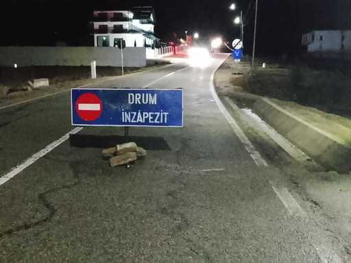 Centrul Infotrafic: Circulaţia rămâne oprită pe DN 67C, între localităţile Novaci şi Rânca, din cauza viscolului/ Restricţii pe DN 5D, în judeţul Giurgiu, pe sensul către vama cu Bulgaria/ Trafic îngreunat pe A1, în Giurgiu, din cauza unui accident