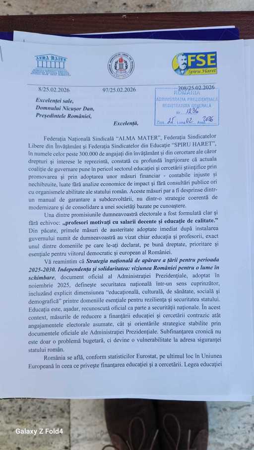 Federaţiile sindicale din Educaţie îi cer lui Nicuşor Dan să intervină, ca mediator, pentru abrogarea măsurilor care vizează creşterea numărului de elevi la clasă, majorarea normei didactice, dar şi pentru creşterea bugetului educaţiei