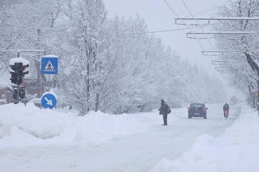 Ciucu, despre deszăpezire: La noi, toată lumea se isterizează. Toţi primarii intră în vrie, se sperie şi aruncă cu sare, apare o isterie publică. Haideţi să fim calmi/ Au fost oameni de pe utilaje care au leşinat de epuizare