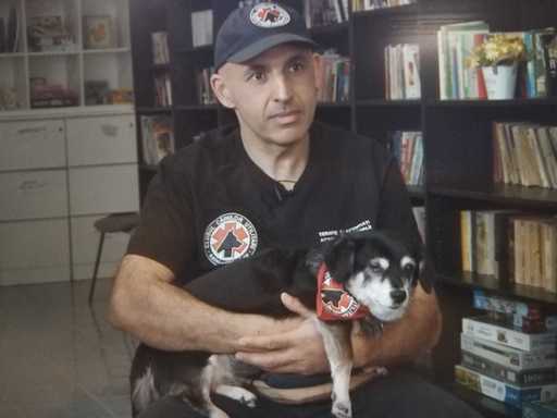 Alinare fără cuvinte. Pacienţii de la Spitalul de Psihiatrie din Bălăceanca fac terapie cu câini. Instructor: Câinele ideal pentru acest tip de terapie e unul la un milion. Are 0 agresivitate, toleranţă mare la frustrare, e foarte sociabil - FOTO, VIDEO