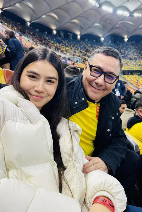 Ponta: Avionul pe care MAE a anunţat că îl organizează pentru minori neînsoţiţi din Oman a zburat spre Bucureşti cu 14 locuri goale din 180 şi cu doar 95 de minori (mulţi însoţiţi), plus adulţi. Sintagma ticăloasă ”a încercat să se bage peste rând”, ilogi