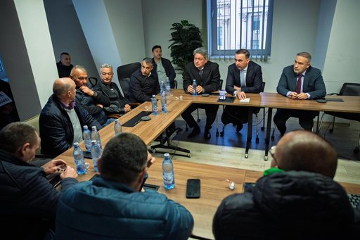 Bogdan Ivan a discutat cu reprezentanţii angajaţilor pe perioadă determinată la CE Oltenia: Etapele de reorganizare nu sunt o schimbare de ultim moment, ci elemente stabilite de aproape 4 ani