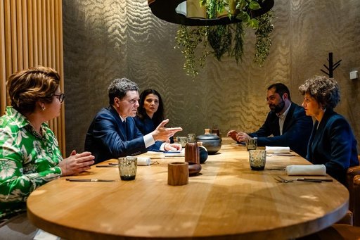 Nicuşor Dan, discuţii cu Oana Gheorghiu despre digitalizarea României şi reforma companiilor de stat: Cetăţenii români, inclusiv cei din diaspora, au dreptul la servicii publice moderne, digitalizate şi de calitate, fără drumuri la ghişeu