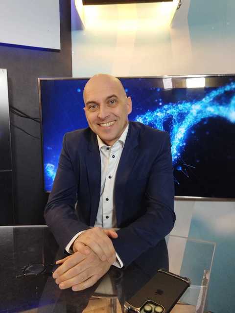 Prof. univ. Horia Barbu: Fac 300-350 de extracţii de implant pe an. De ce îşi pierd pacienţii dinţii implantaţi