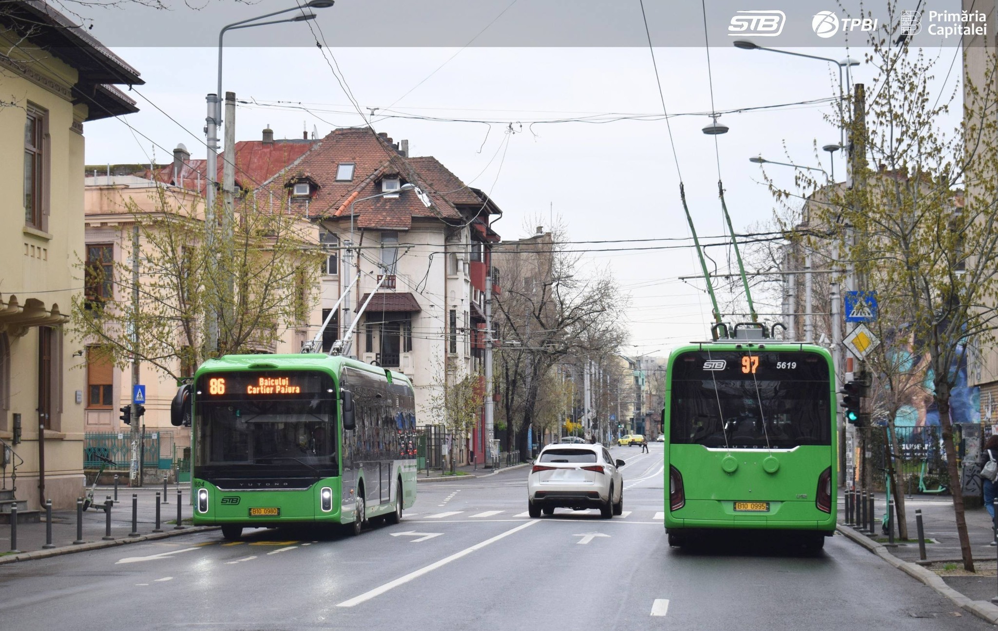 Primăria Capitalei anunţă modificări de trasee ale unor linii de transport în comun, în contextul unor lucrări, inclusiv refacerea a 50 de kilometri de şine de tramvai/ Unde sunt lucrări, ce linii sunt afectate şi care sunt alternativele