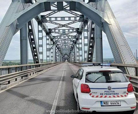 Podul Prieteniei Giurgiu-Ruse va fi deschis traficului în ambele sensuri în perioada sărbătorilor pascale/ Din 14 aprilie, lucrările vor fi reluate, iar circulaţia se va desfăşura din nou, alternativ, pe o singură bandă