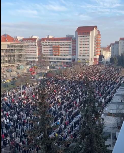 Mii de credincioşi catolici au participat la ceremonia de sfinţire a bucatelor, la Miercurea Ciuc/ Vicepreşedintele CJ Harghita: Ducem mai departe credinţa strămoşilor noştri - FOTO, VIDEO

