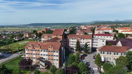 Angajaţii Spitalului Municipal Aiud, supuşi unor controale amănunţite la ieşirea din tură, după ce un salariat al unităţii sanitare a fost prins că ţinea, într-un frigider, cantităţi mari de alimente pe care nu le-a putut justifica