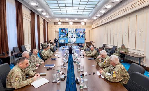 Mesajul de Paşte transmis „de la distanţă” militarilor români aflaţi în misiuni internaţionale de către ministrul Apărării şi de şeful Statului Major/ Generalul Gheorghiţă Vlad: Pentru noi, militarii, misiunea nu ia pauză, nici măcar de sărbători