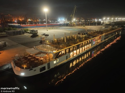 O navă de pasageri a ajuns în Portul Constanţa / La bord se află 184 de persoane din mai multe ţări precum SUA, Canada, Australia / Turiştii vor putea vizita oraşul Constanţa şi Delta Dunării - FOTO