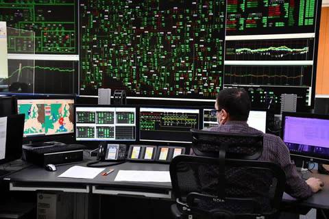 Ministrul Energiei, mesaj pentru „cei care nu se opresc nici de sărbători”, ci sunt „la datorie zi şi noapte”: Sunt oamenii care ţin sistemul energetic în funcţiune, iar munca lor, chiar dacă nu se vede de fiecare dată, se simte în fiecare casă