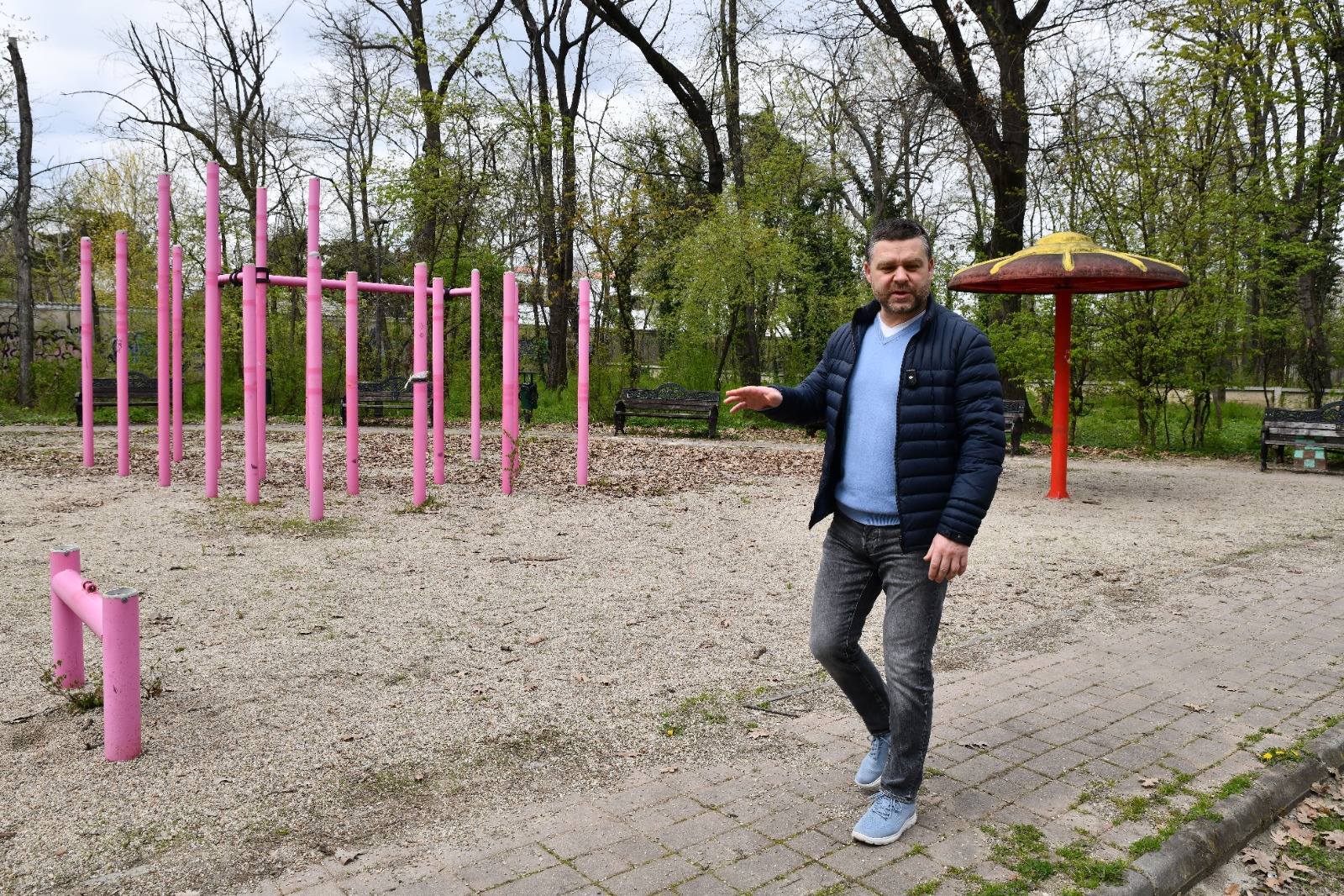 Ciucu: Herăstrăul, parcul nostru, nu este bine. O cacofonie ridicolă de mobilier urban, caşcarabetele de pe lume, cu mici, popcorn, muţunache şi pokemoni, arbori ce trebuie reimprospătaţi şi câte şi mai câte defecte. Mă voi ocupa de trei lucruri - FOTO