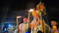 Arhiepiscopul Tomisului a adus Lumina Sfântă pe mare: Să ne bucurăm şi în anul acesta şi să alungăm toată frica care a cuprins pe mulţi. Dacă a venit Lumina suntem cu Dumnezeu - FOTO