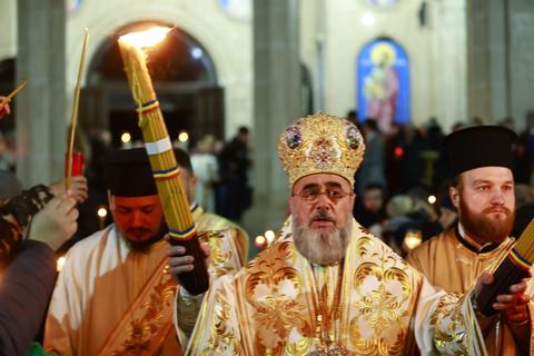 Mesaj despre pace şi responsabilitate într-un context global tensionat, transmis de IPS Ciprian, Arhiepiscopul Buzăului şi Vrancei, la slujba de Înviere - FOTO