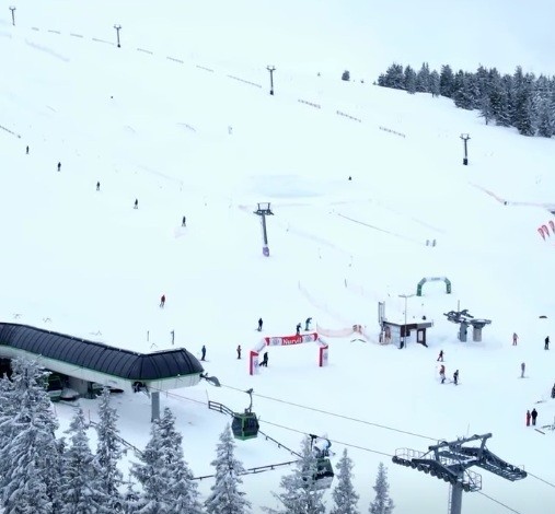 Paşte pe schiuri sau pe snowboard la Sinaia şi Voineasa - VIDEO
