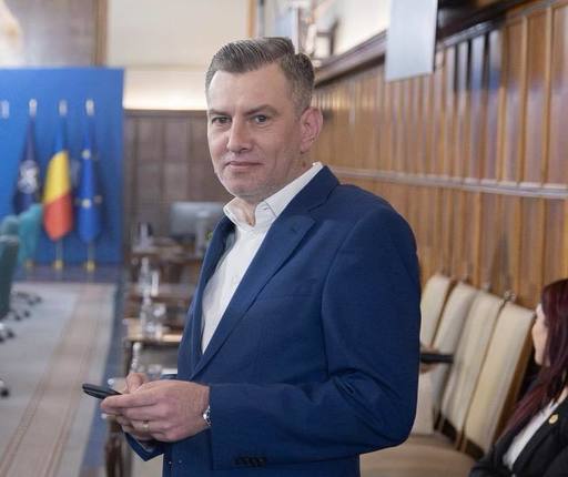 Secretar în Ministerul Muncii: Exemplu de aşa-zisă reformă a lui Bolojan: potrivit legii, vreo 300 de veterani de război primesc, în decembrie, vreo 300 de lei ajutor de încălzire; suma trebuia indexată cu inflaţia. S-a refuzat şi indexarea şi acordarea
