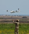 Ministrul Apărării anunţă că firme producătoare de drone şi sisteme contra-dronă care au participat la exerciţiul din poligonul Midia au fost invitate să meargă în operaţiuni reale, umăr la umăr, cu militarii Armatei Române şi să doneze din produse