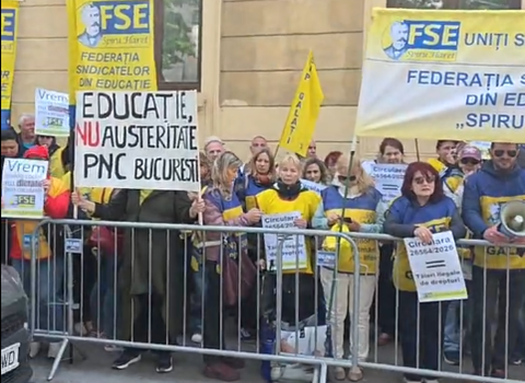 Miting de protest al sindicaliştilor la Ministerul Educaţiei / Ei cer revocarea circularei privind reducerea cheltuielilor de personal în anul 2026/ Ministrul a venit în mijlocul lor pentru a dialoga: E un mod de a detensiona lucrurile şi a găsi soluţii
