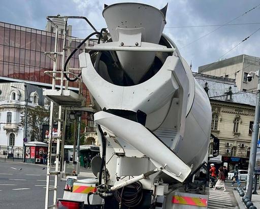 Şofer amendat cu 5.000 de lei după ce a vrut să traverseze cu o cifă centrul Capitalei, pe Bulevardul Magheru, fără să aibă autorizaţie pentru Zona A - FOTO