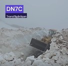 Drumarii anunţă că acţiunea de deszăpezire a Transfăgărăşanului a ajuns în cel mai dificil punct, unde stratul de zăpadă are peste cinci metri grosime şi sunt bolovani aduşi de avalanşe - VIDEO