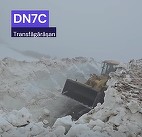Drumarii anunţă că acţiunea de deszăpezire a Transfăgărăşanului a ajuns în cel mai dificil punct, unde stratul de zăpadă are peste cinci metri grosime şi sunt bolovani aduşi de avalanşe - VIDEO