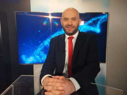 Dr. Decebal Fodor, despre chirurgia robotică: E ca şi cum am fi în interiorul corpului uman, atât de real vedem structurile. Dacă eu mişc manetele în exterior 3 centimetri, în interior se mişcă doar un centimetru