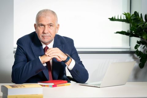 Directorul Apa Nova: Canalul Siret-Bărăgan, care are 198 de kilometri şi pe care nu l-am terminat nici acum, ar putea alimenta până la circa 700.000 de hectare, din care cel puţin 400.000 de hectare fără să foloseşti energie electrică /Ce comparaţie face

